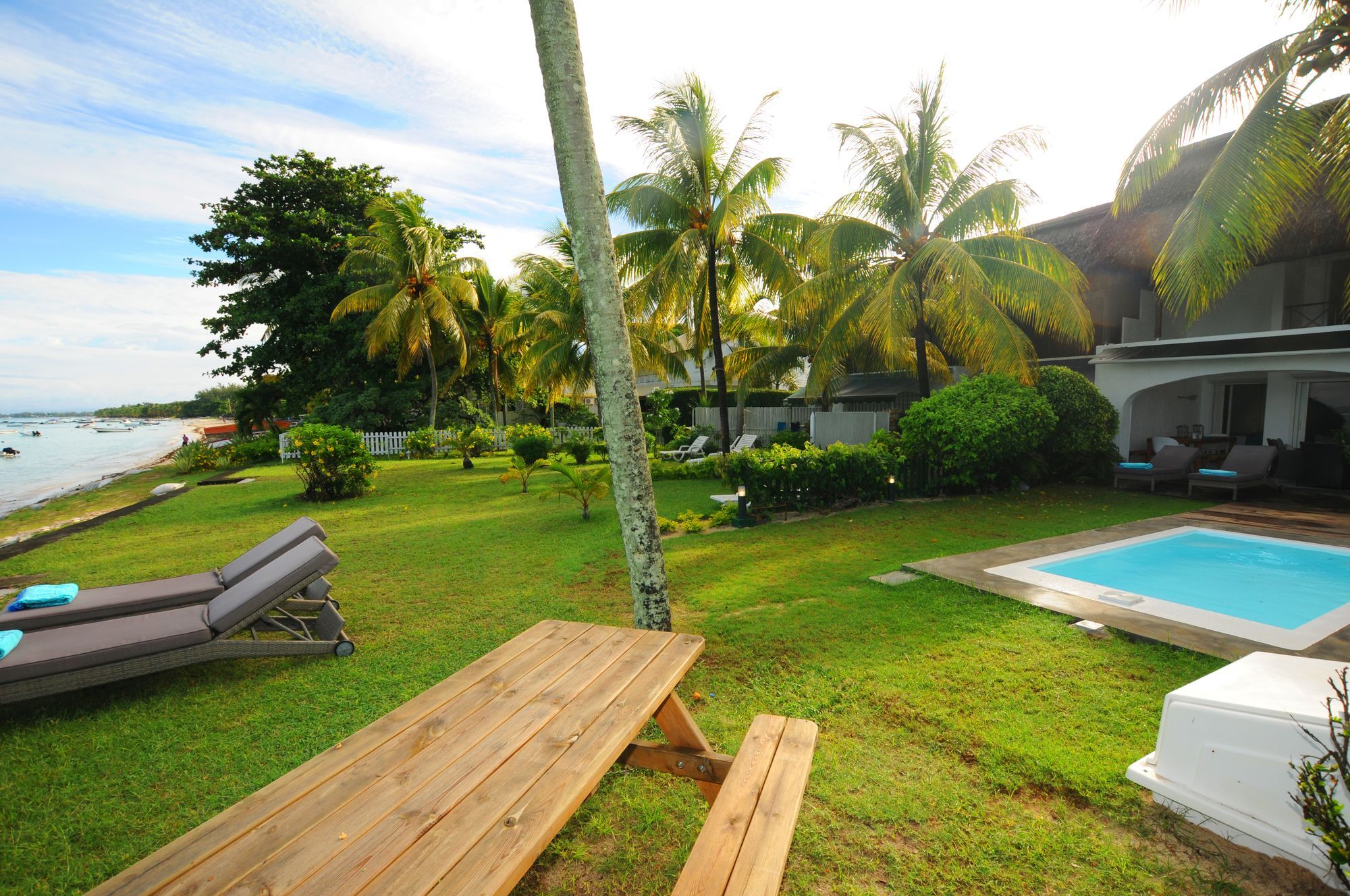 Caro'S Beachfront Trou aux Biches Bagian luar foto