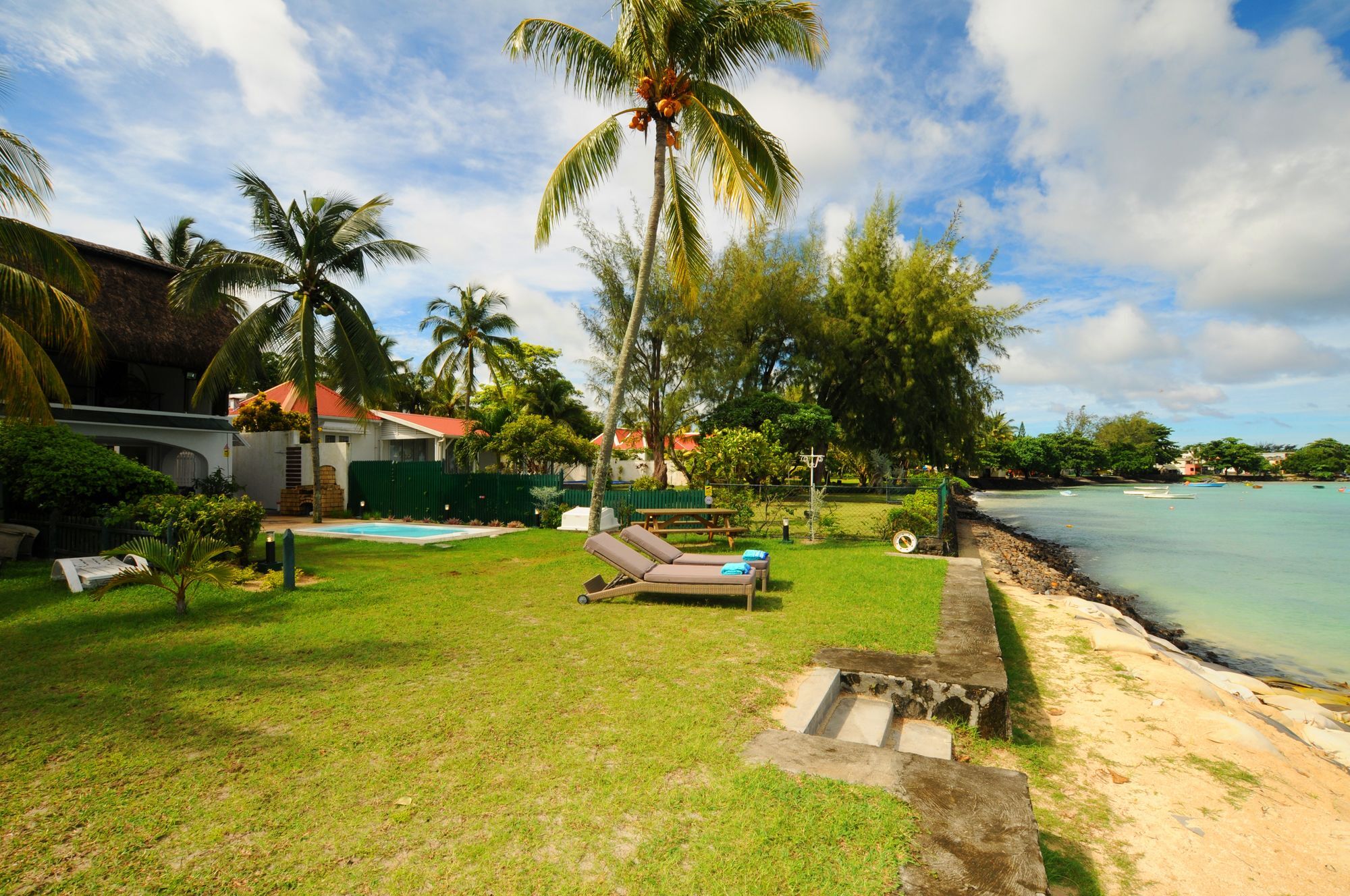 Caro'S Beachfront Trou aux Biches Bagian luar foto